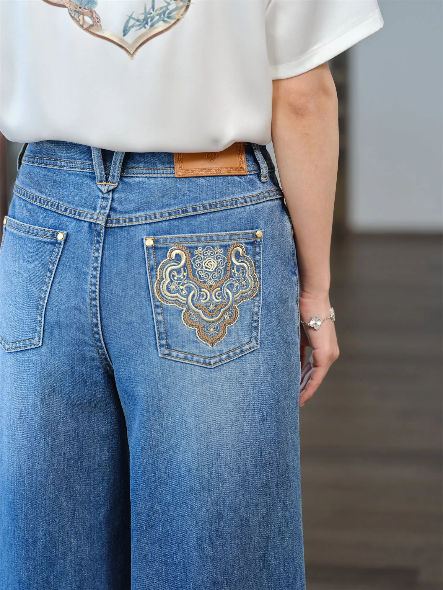 YAYING High-Waisted Wide-Leg Jeans